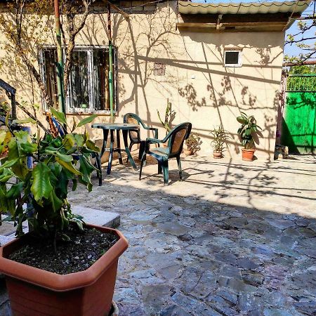 Guesthouse Ttt Тбилиси Екстериор снимка