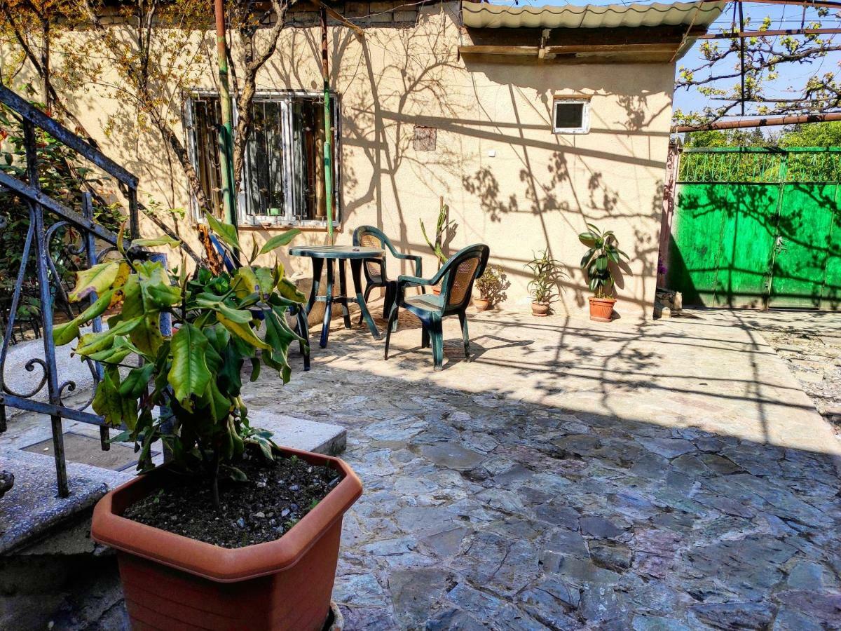 Guesthouse Ttt Тбилиси Екстериор снимка