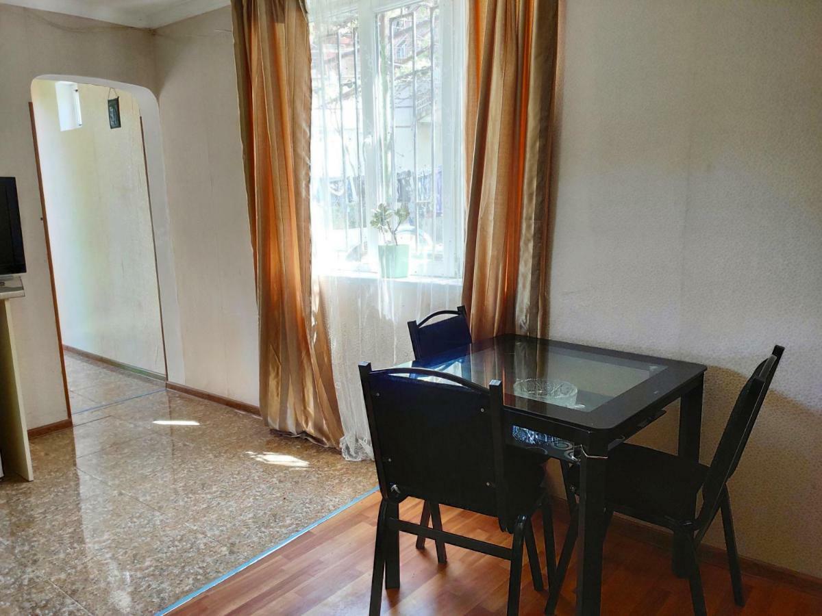Guesthouse Ttt Тбилиси Екстериор снимка