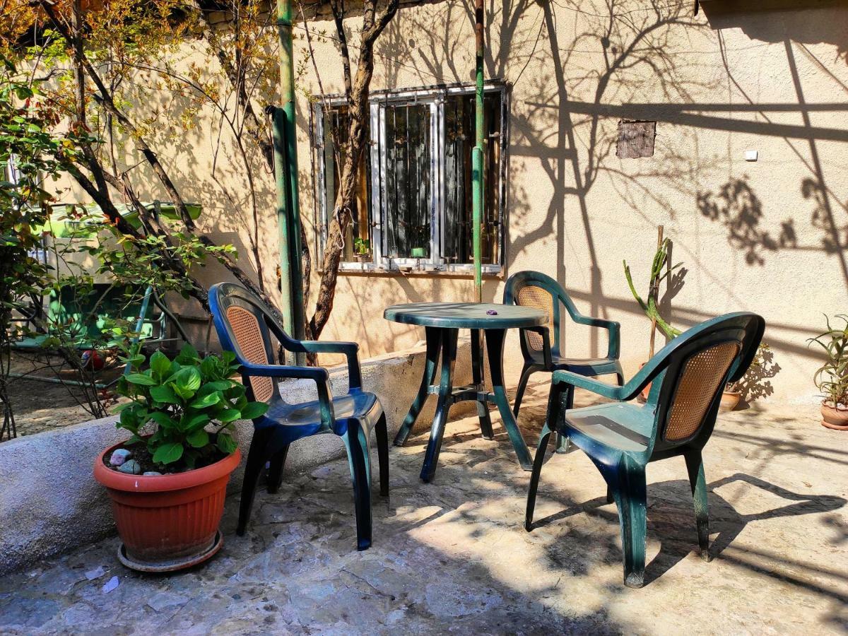 Guesthouse Ttt Тбилиси Екстериор снимка