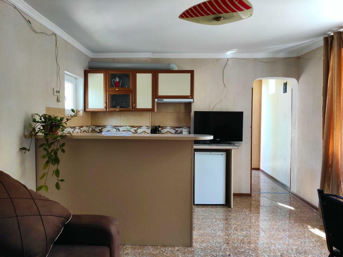 Guesthouse Ttt Тбилиси Екстериор снимка