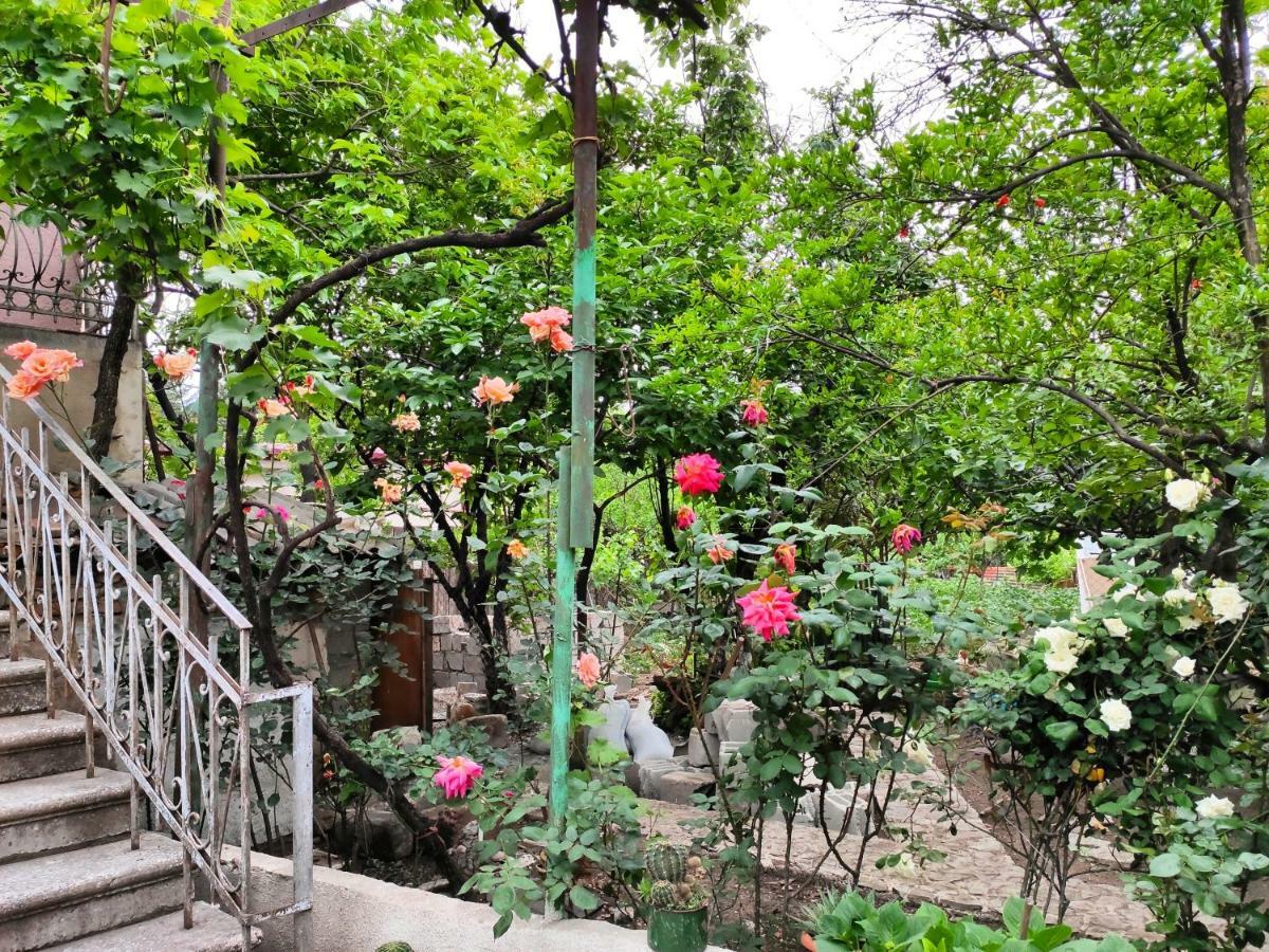 Guesthouse Ttt Тбилиси Екстериор снимка